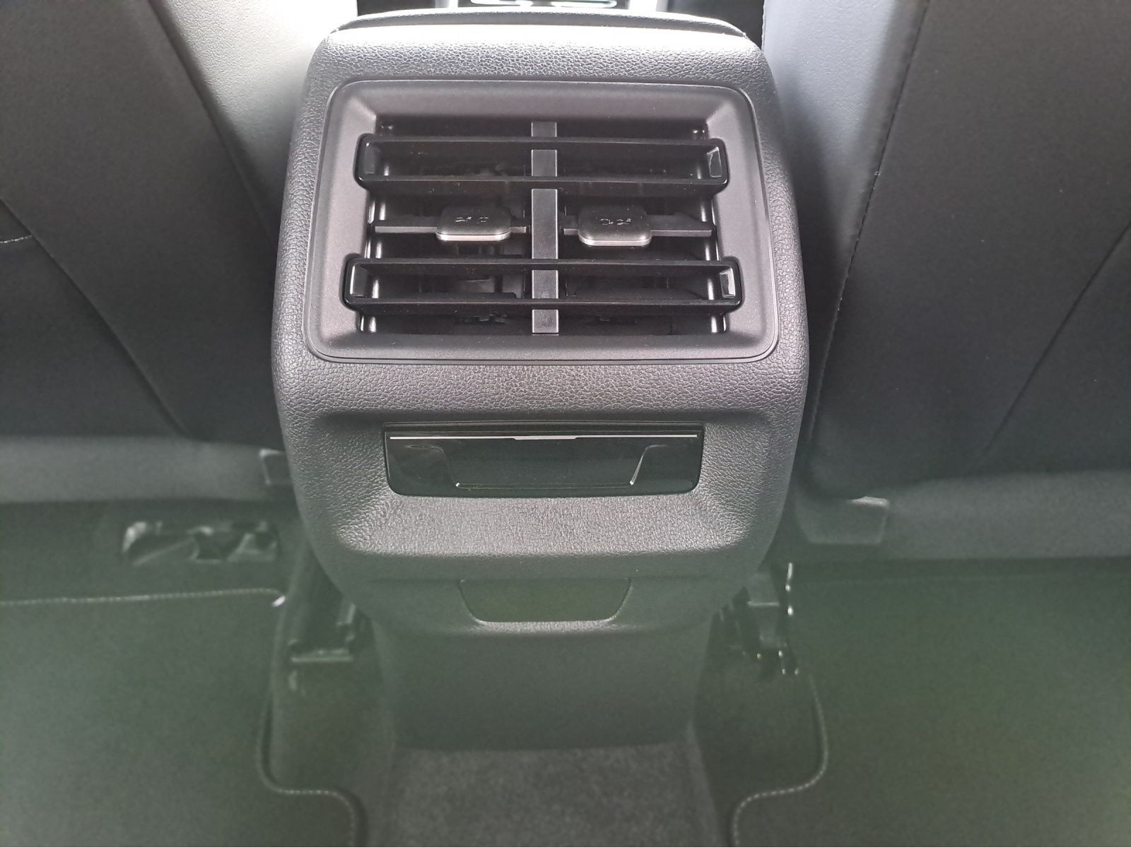 Volkswagen - Tiguan_12