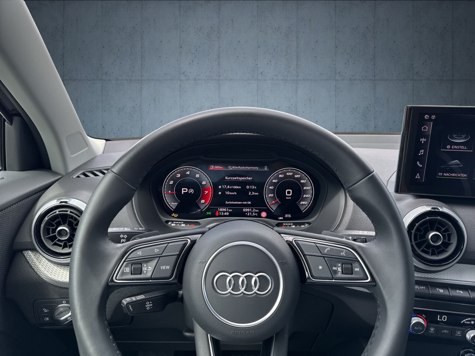 Audi - Q2_23