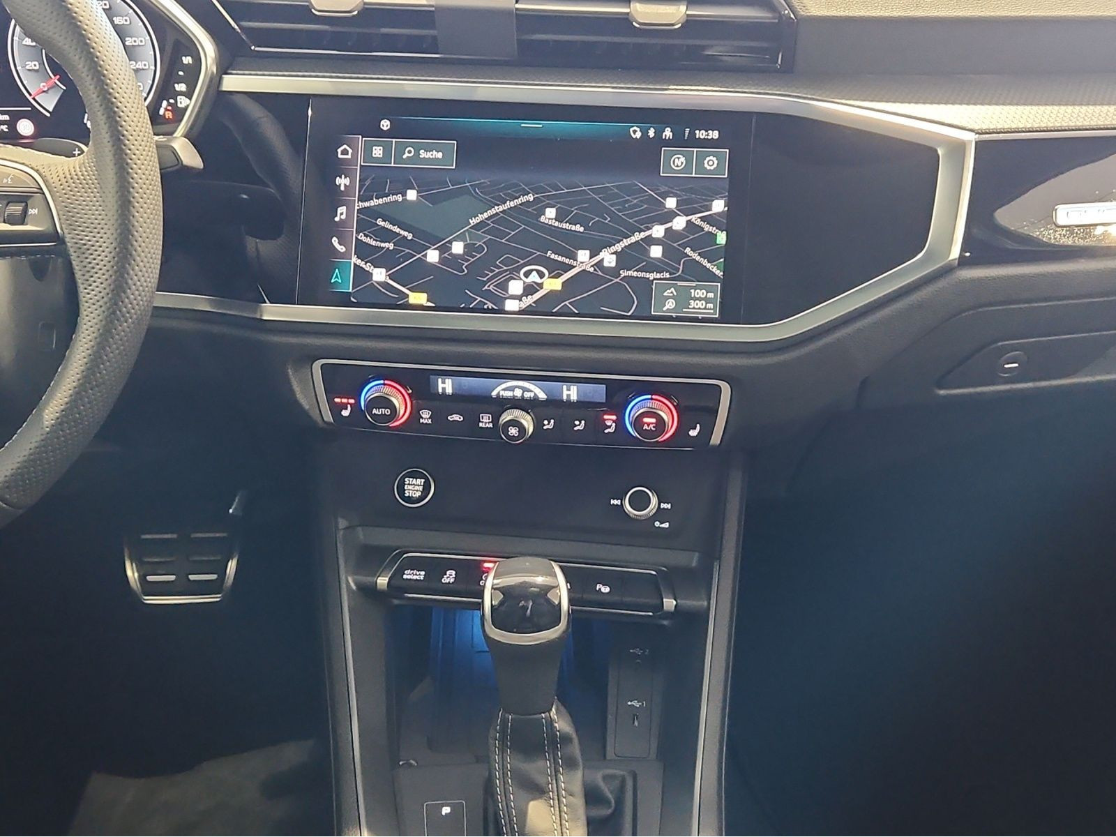 Audi - Q3_16
