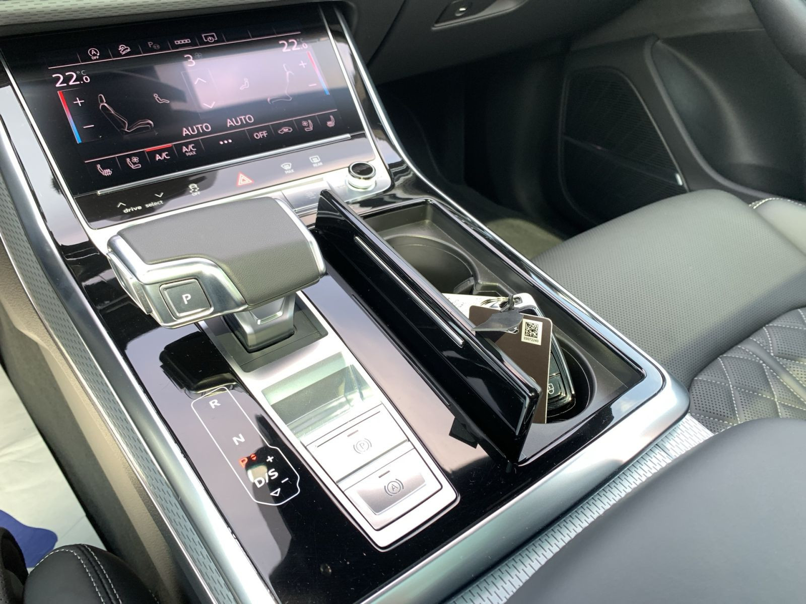 Audi - Q8_27
