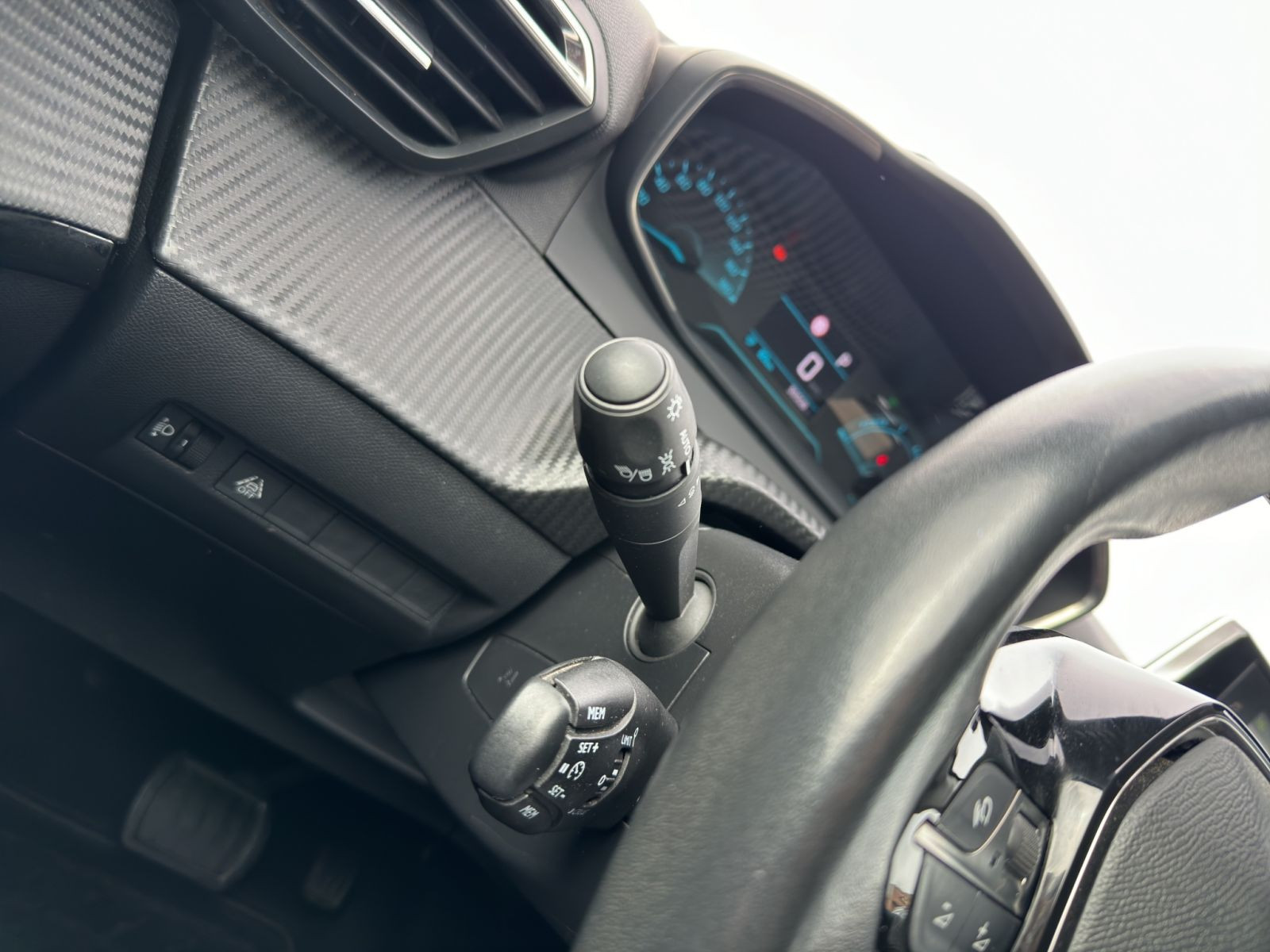 Peugeot - 208_17