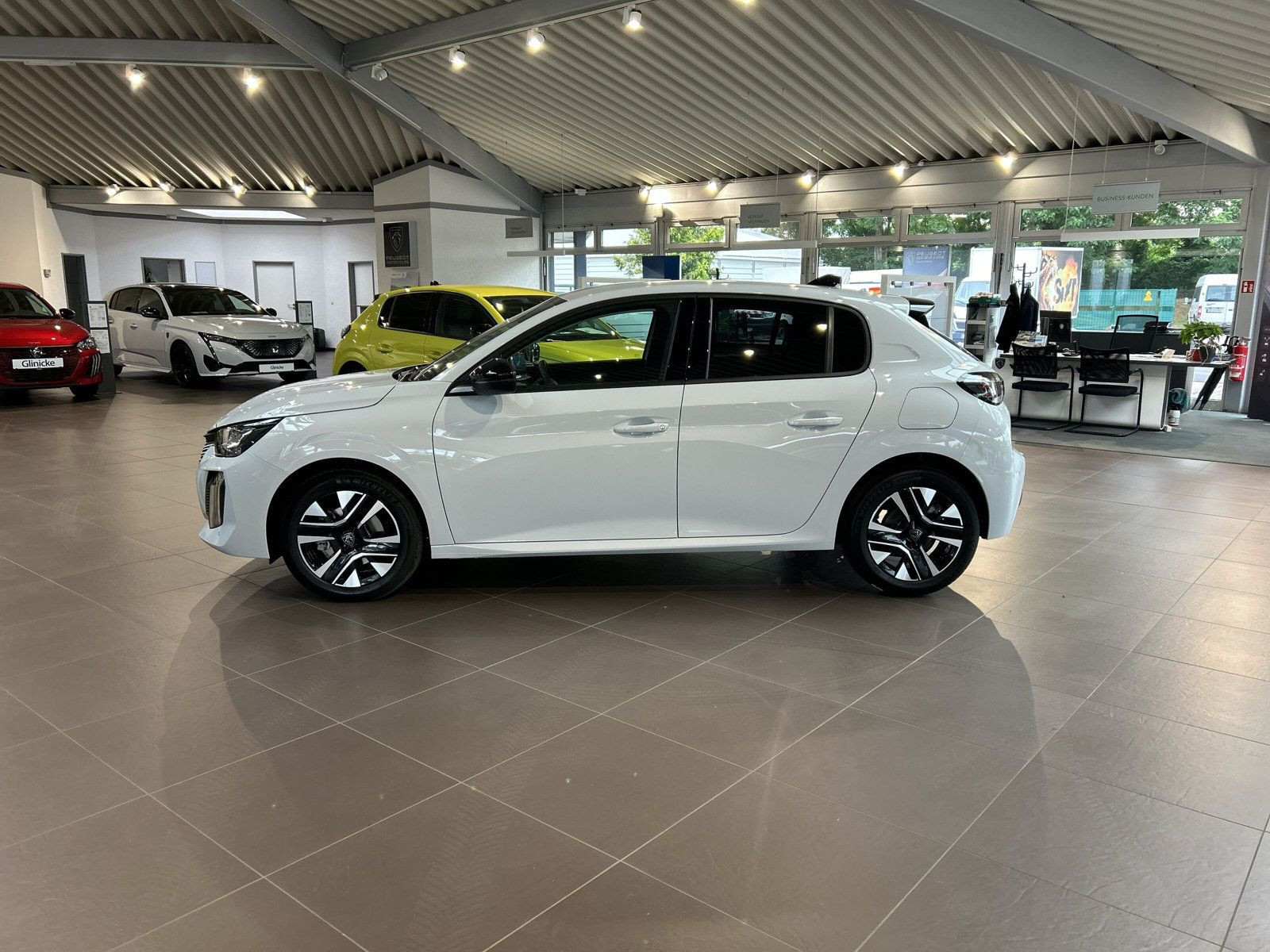Peugeot - 208_4