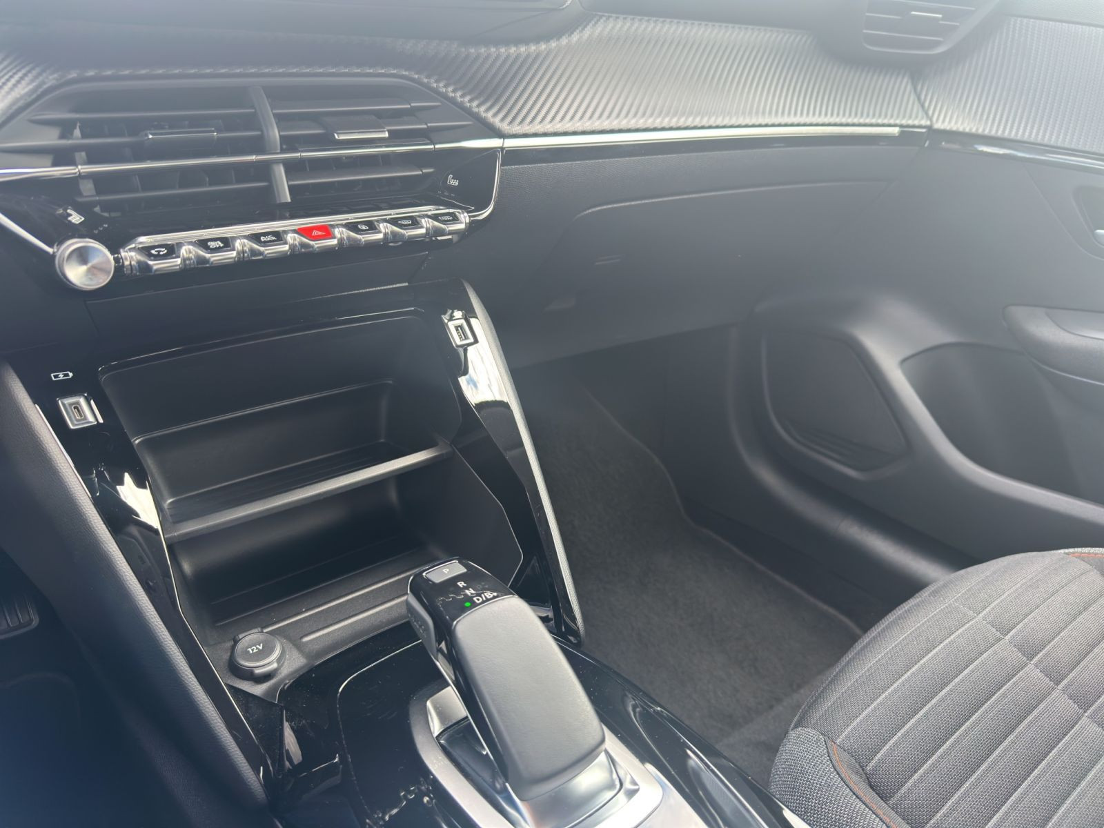 Peugeot - 208_16
