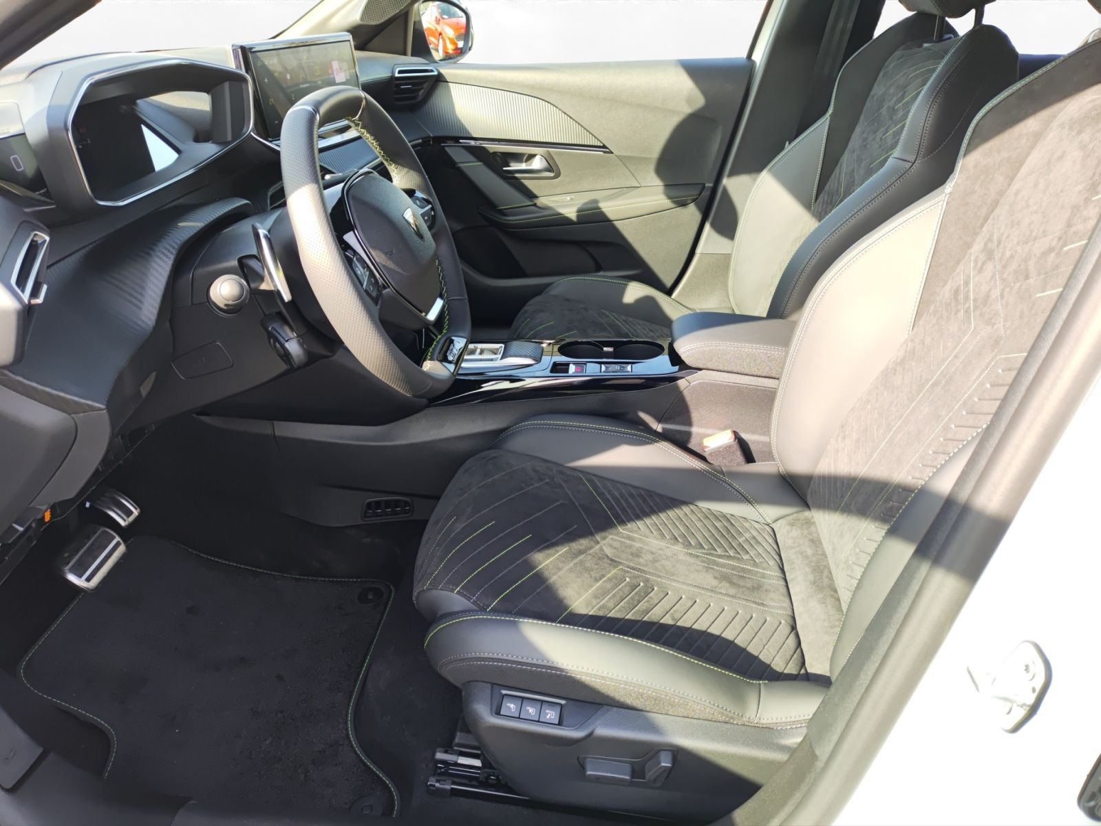 Peugeot - 208_11