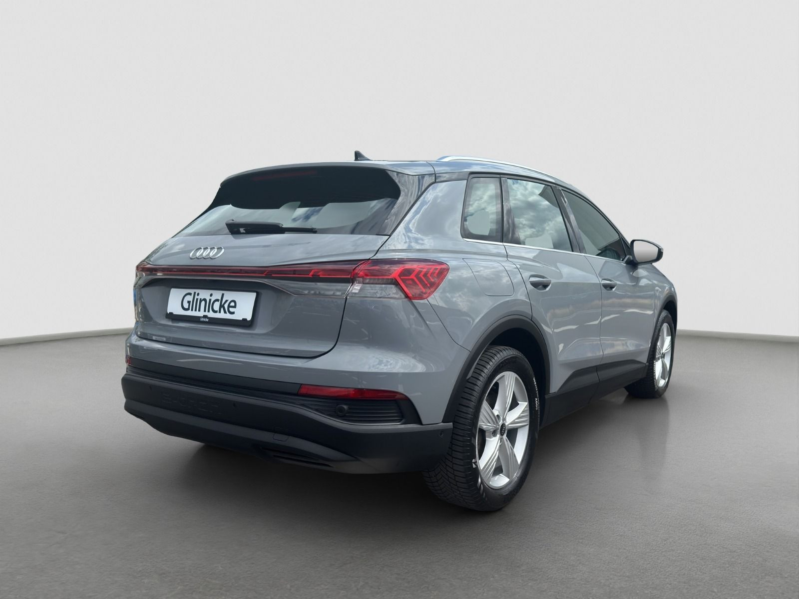 Audi - Q4_6