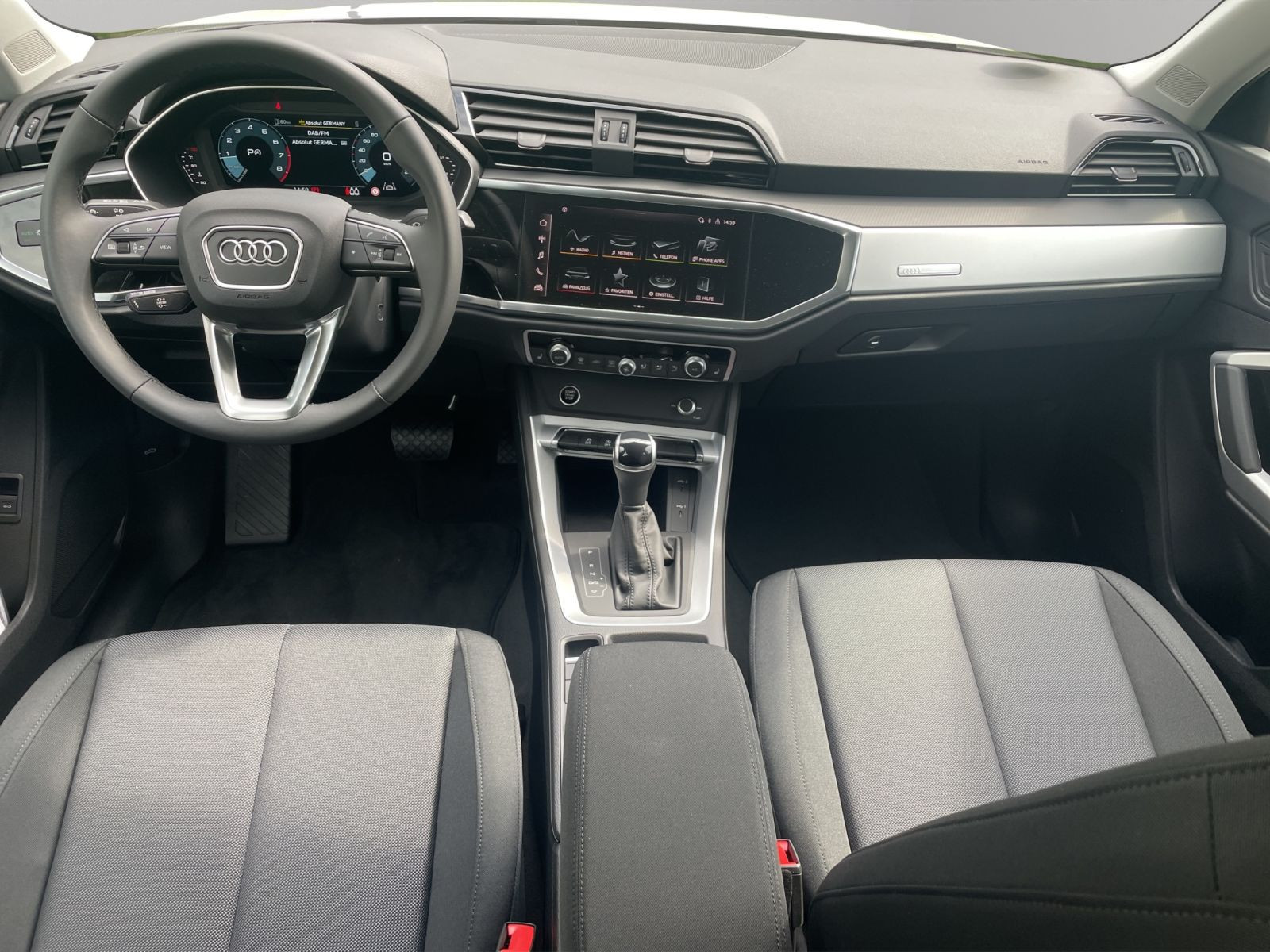 Audi - Q3_15