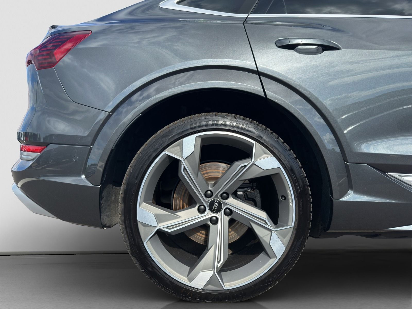 Audi - e-tron Sportback_18