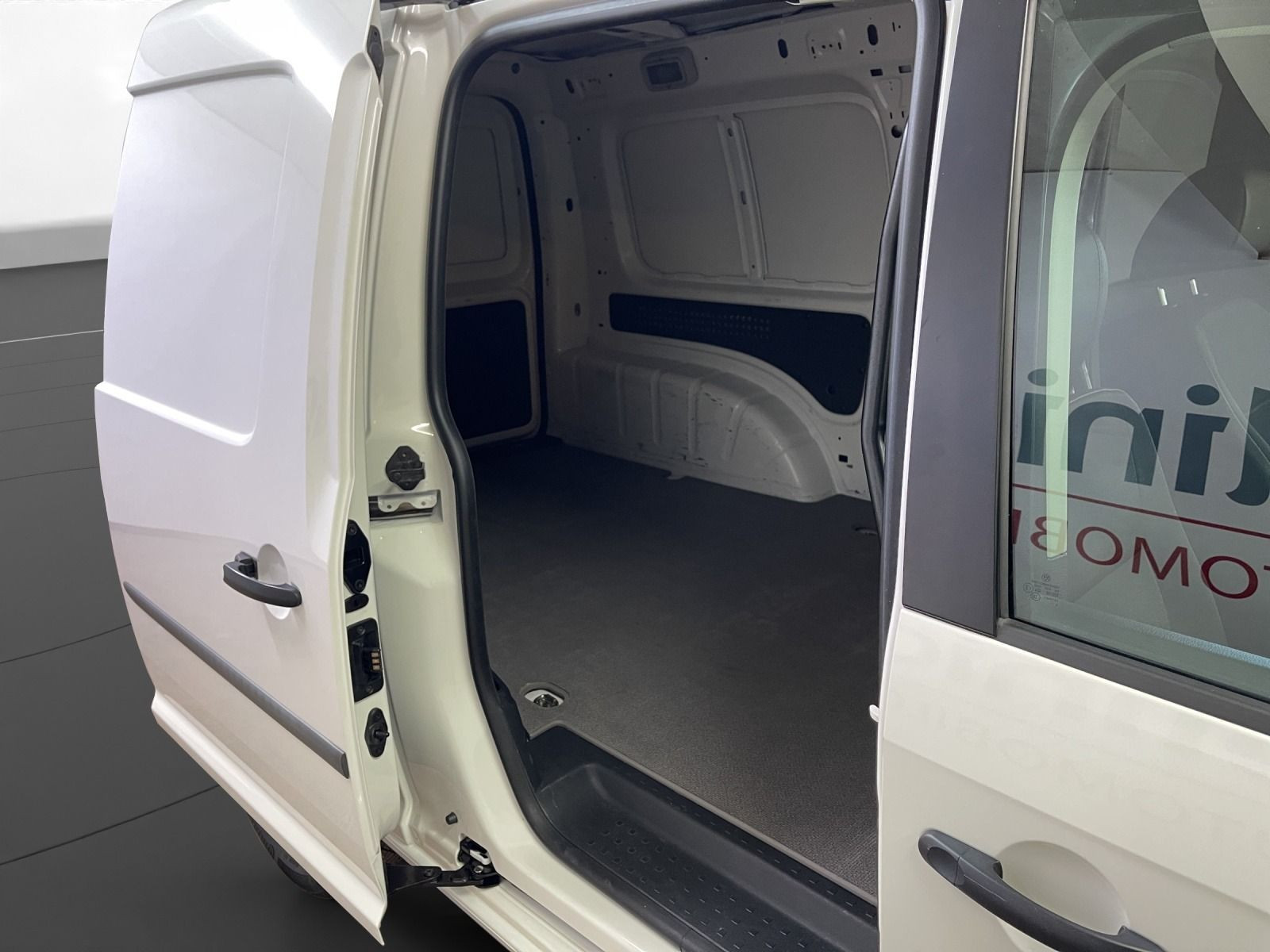 Volkswagen - Caddy Maxi_17