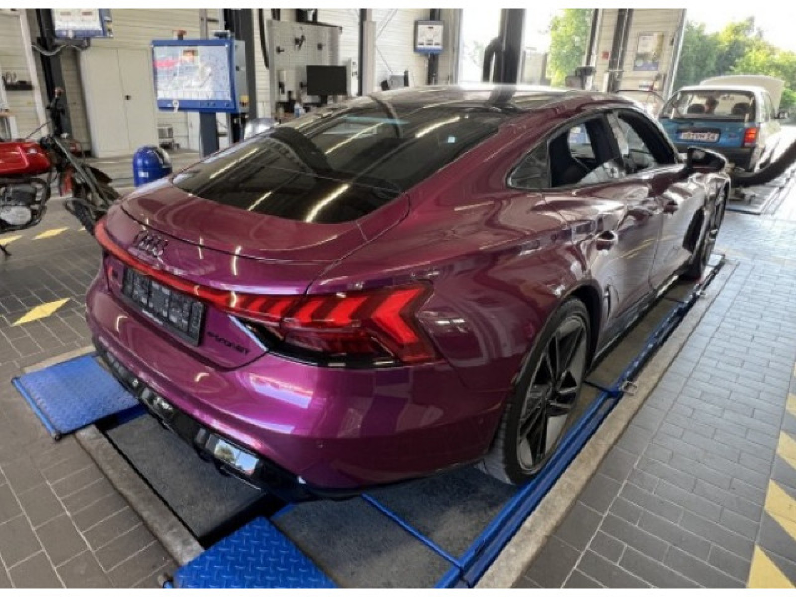 Audi - RS e-tron GT_3