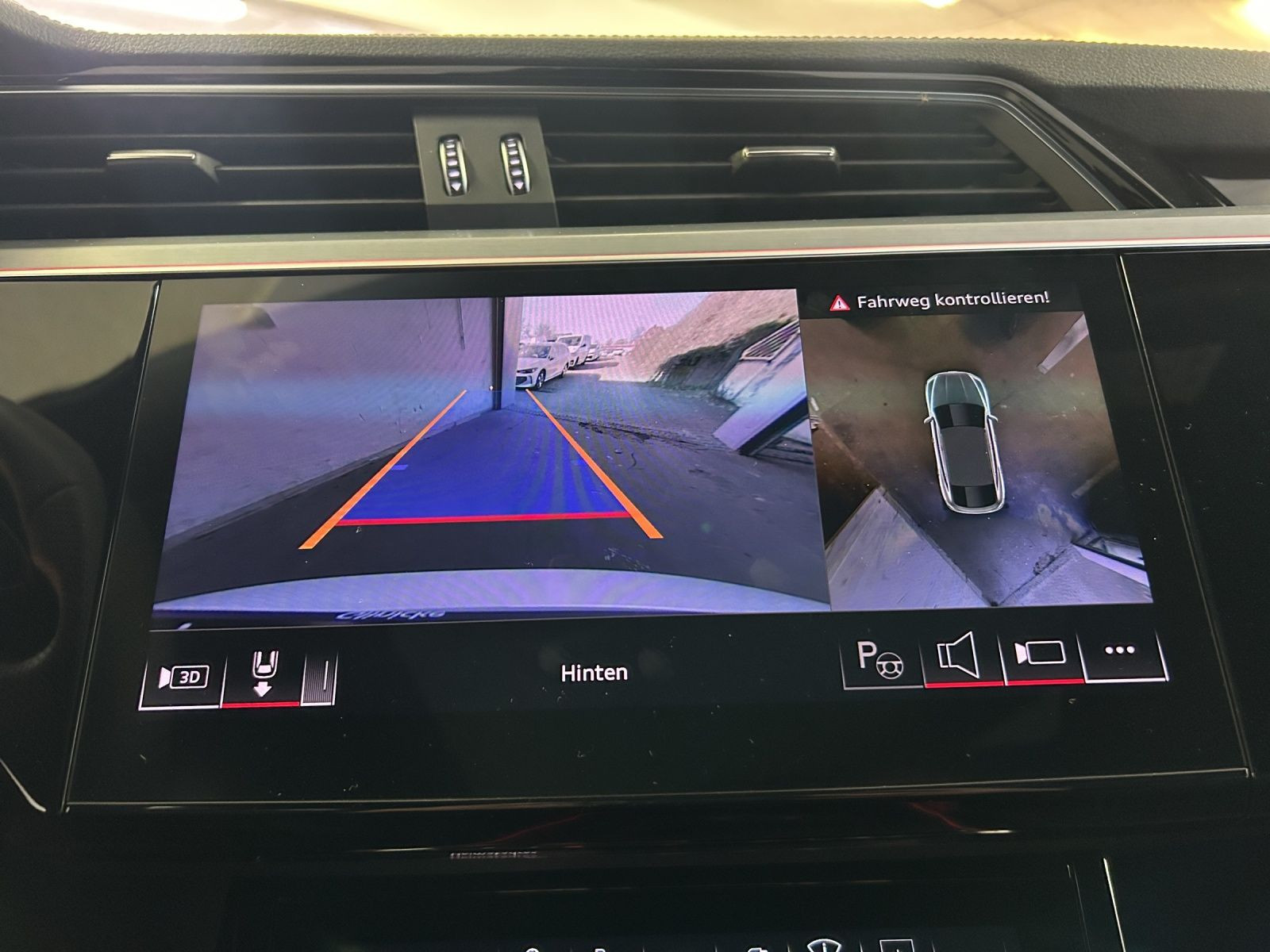 Audi - SQ8 Sportback e-tron_25