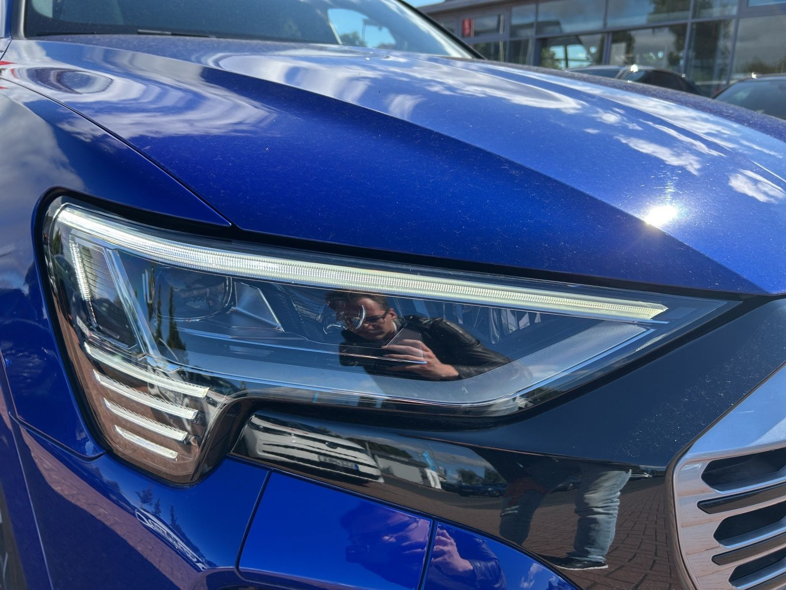 Audi - Q8 e-tron_24