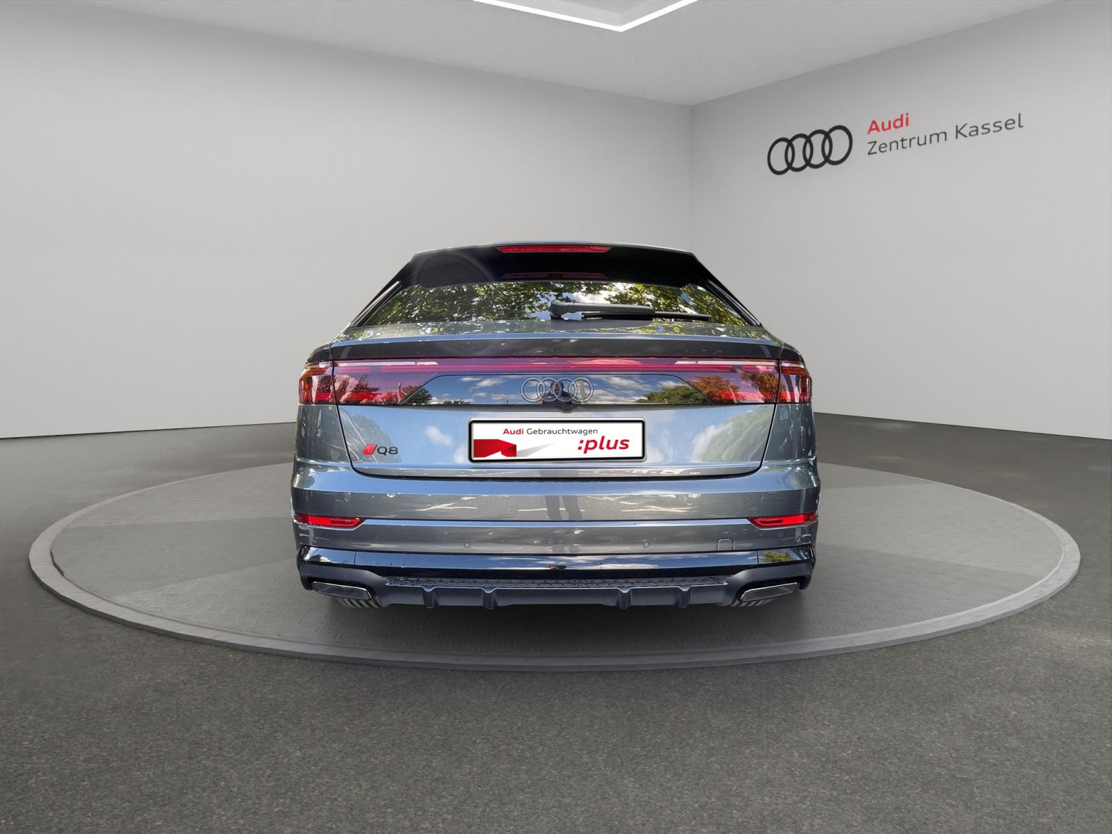 Audi - Q8_6