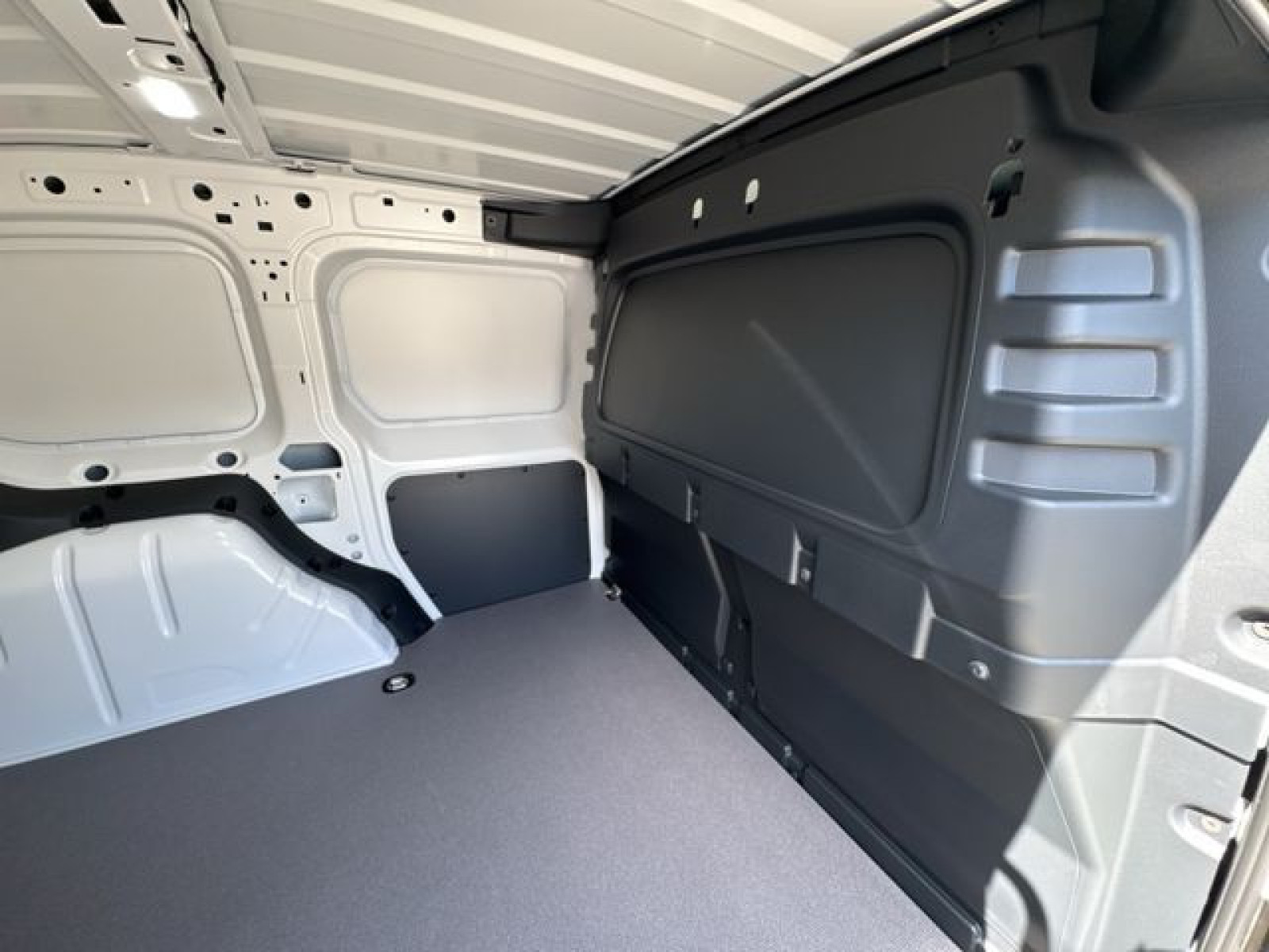 Volkswagen - Caddy Cargo_13