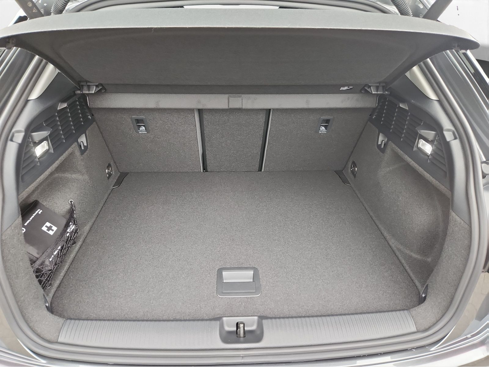 Audi - Q2_21