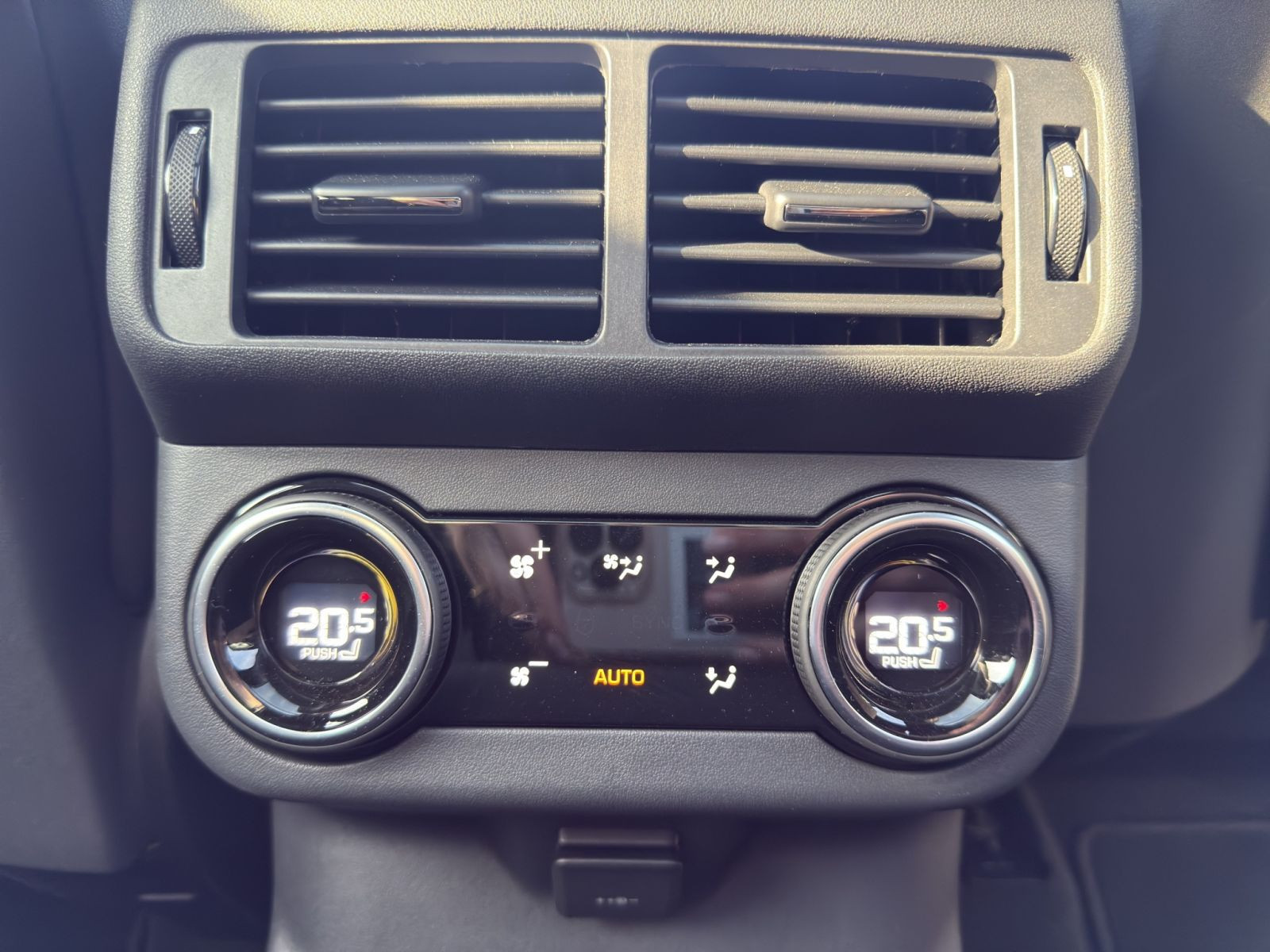 Land Rover - Range Rover Velar_13