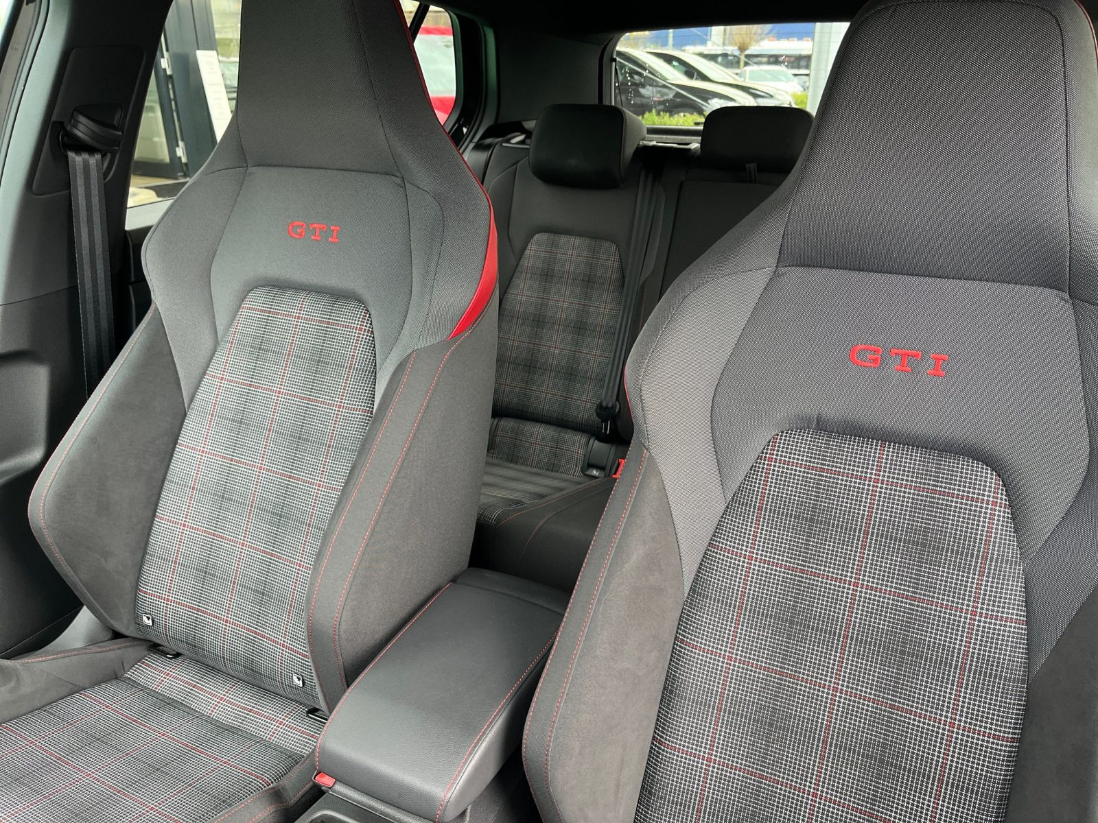 Volkswagen - Golf GTI_9