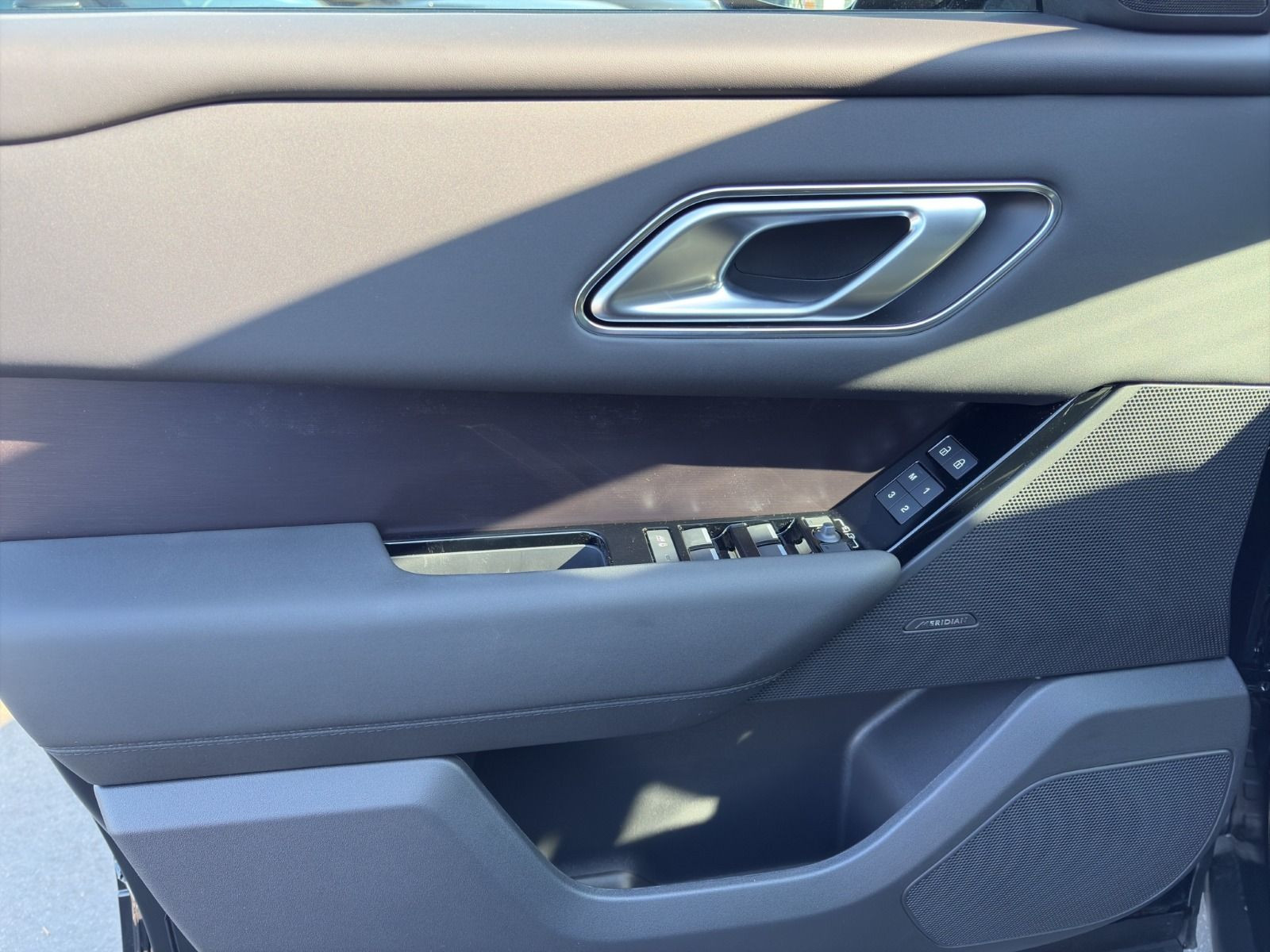 Land Rover - Range Rover Velar_11