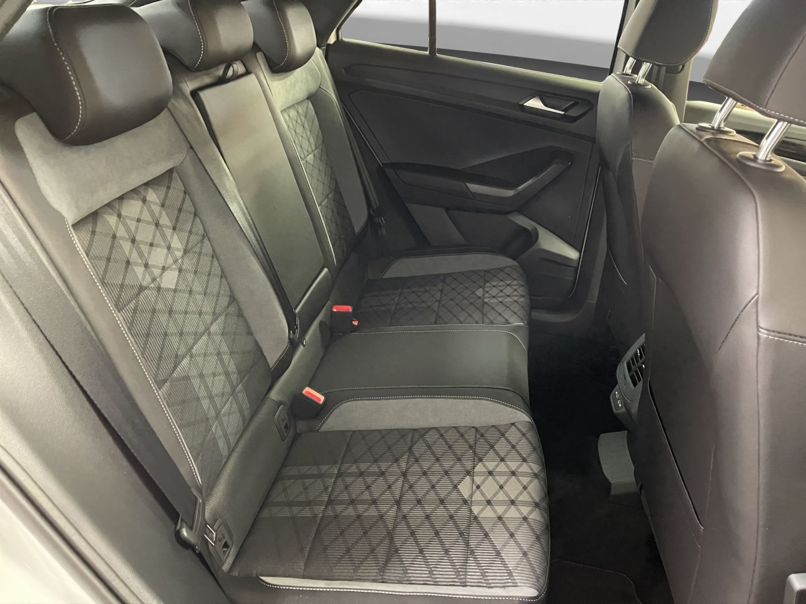 Volkswagen - T-Roc_14