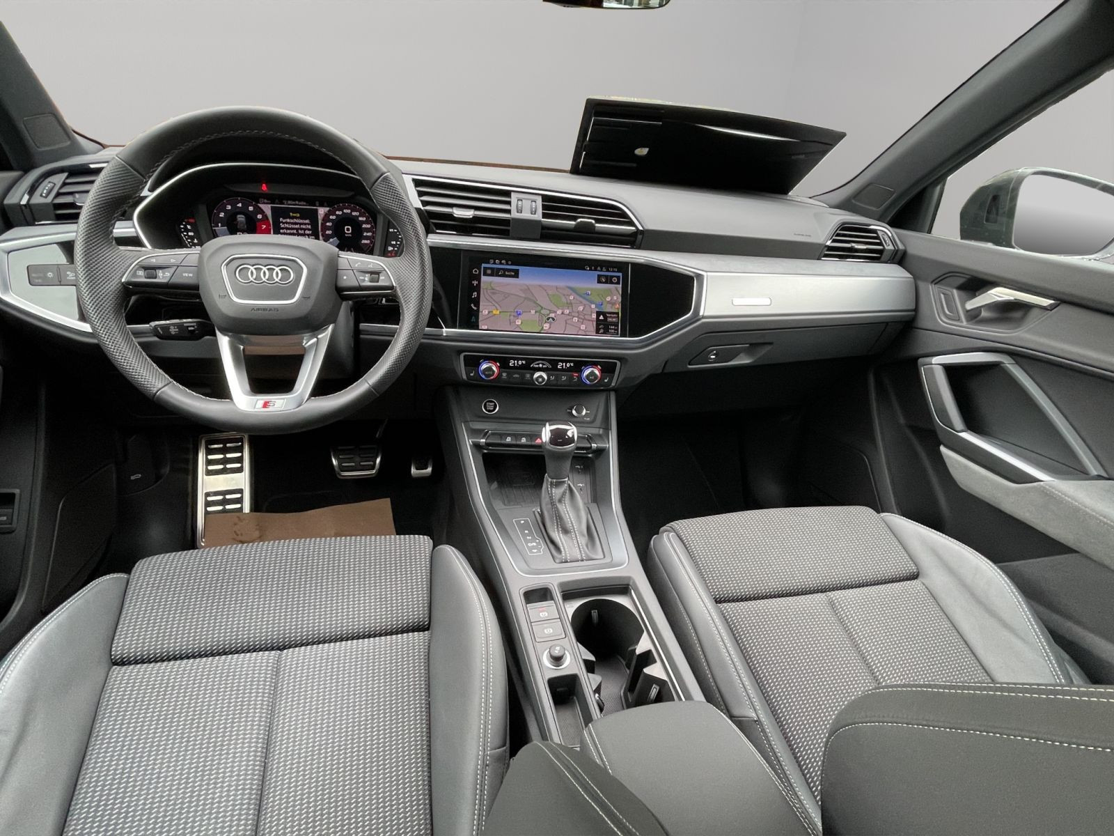 Audi - Q3_17