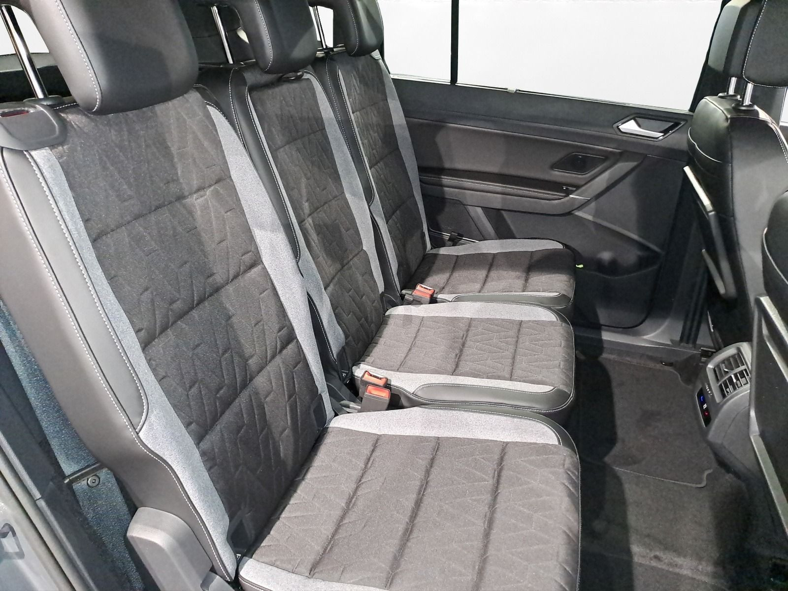 Volkswagen - Touran_14
