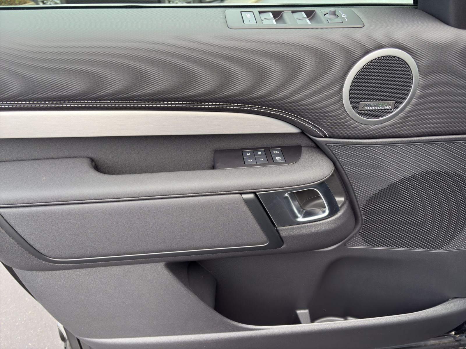 Land Rover - Discovery_12