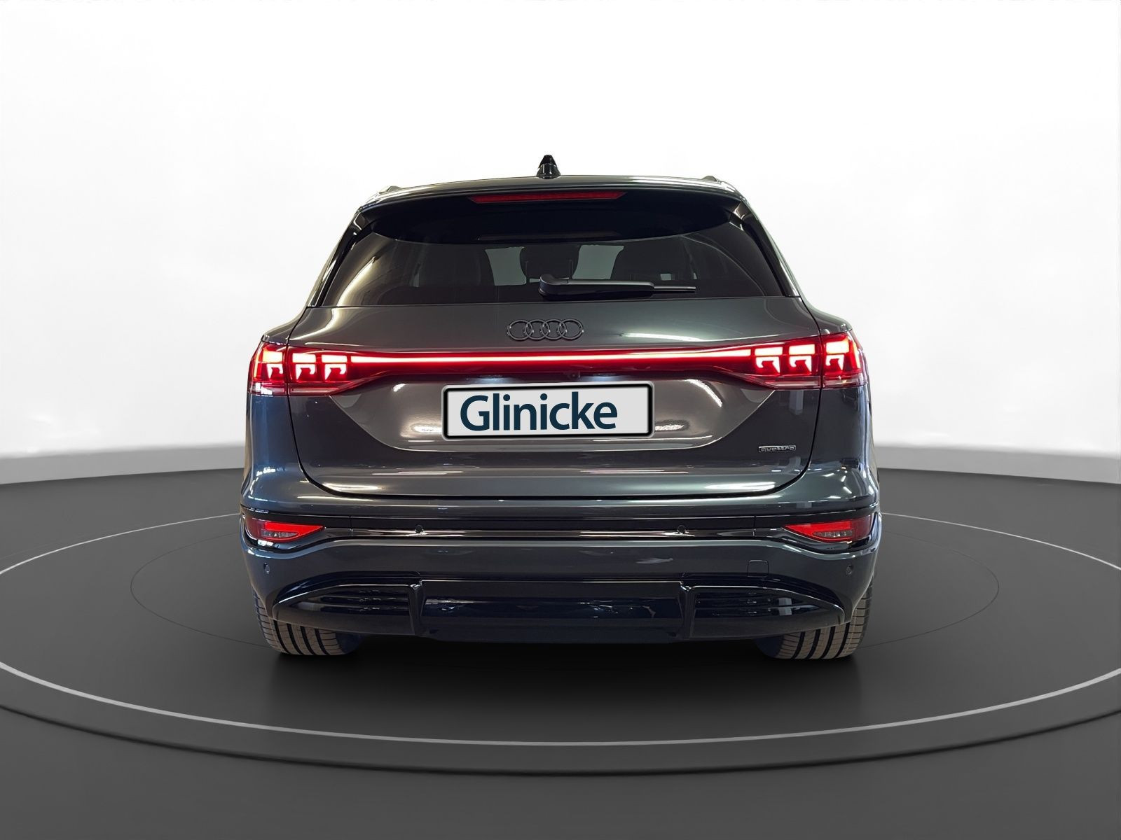 Audi - Q6 SUV e-tron_8 Audi - Q6 SUV e-tron_8