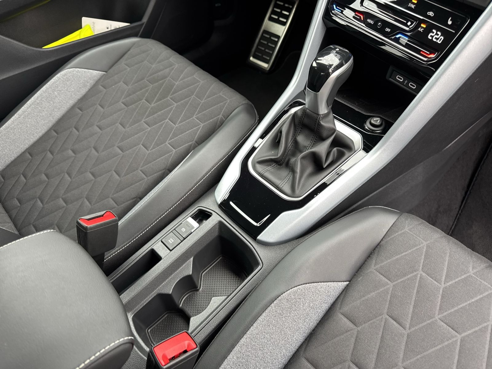 Volkswagen - T-Roc_24