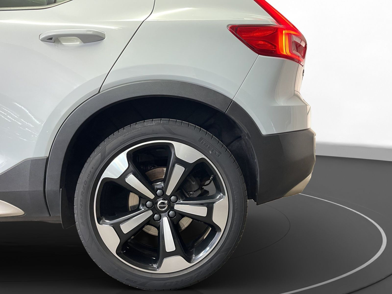 Volvo - XC40_12