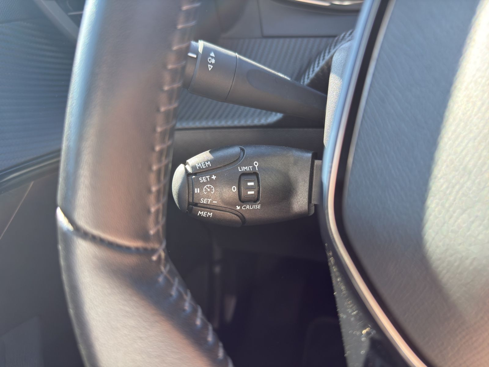 Peugeot - 208_15