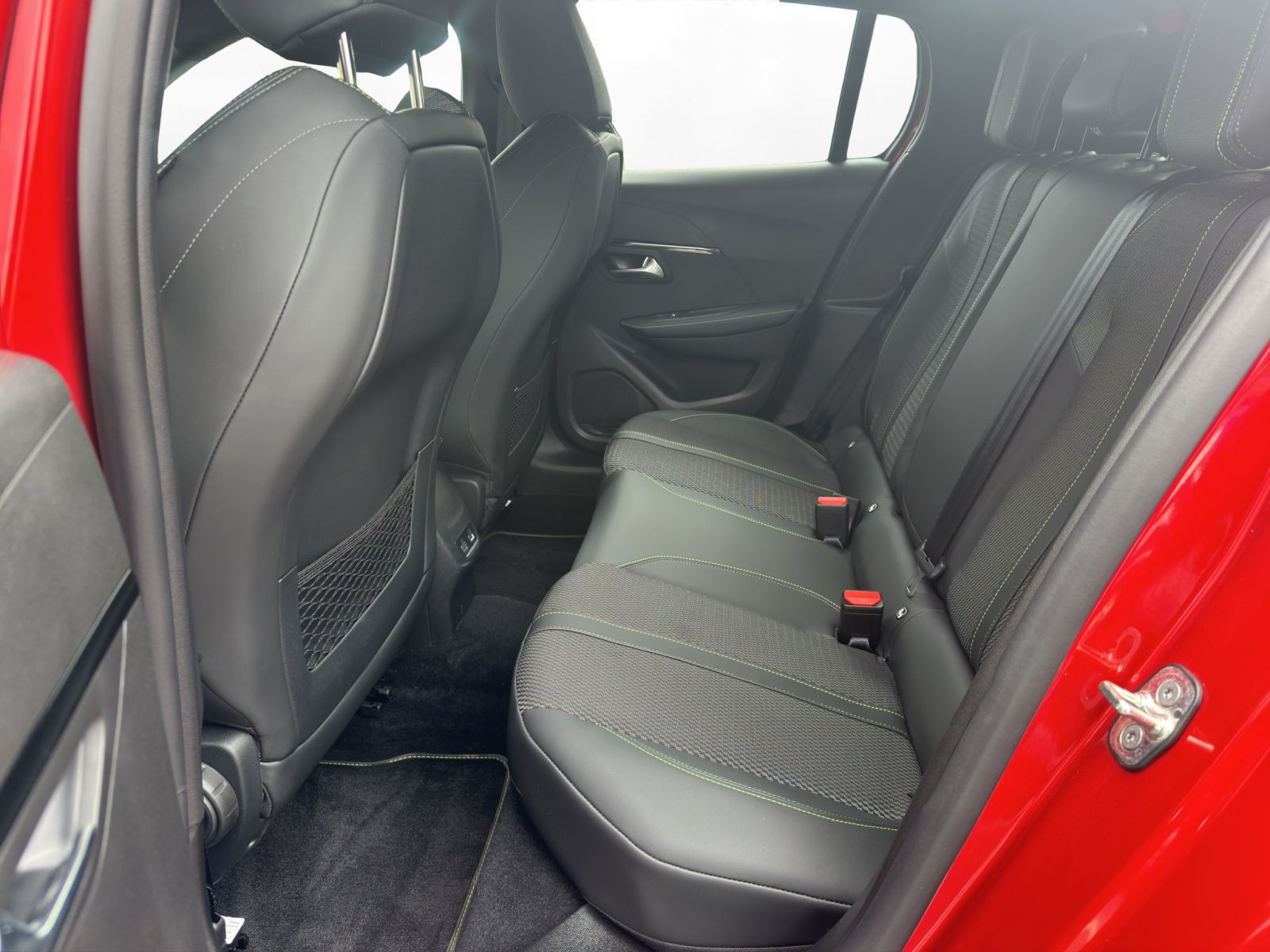Peugeot - 208_12