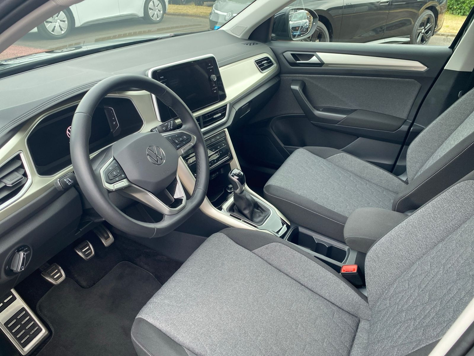 Volkswagen - T-Roc_11