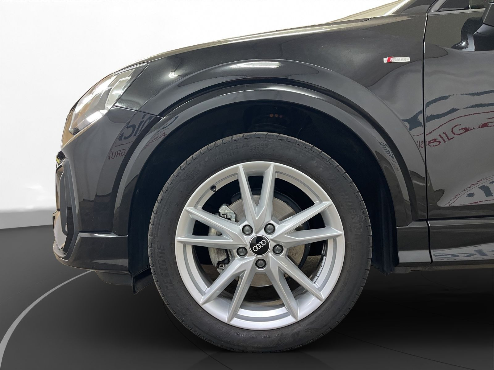 Audi - Q2_11