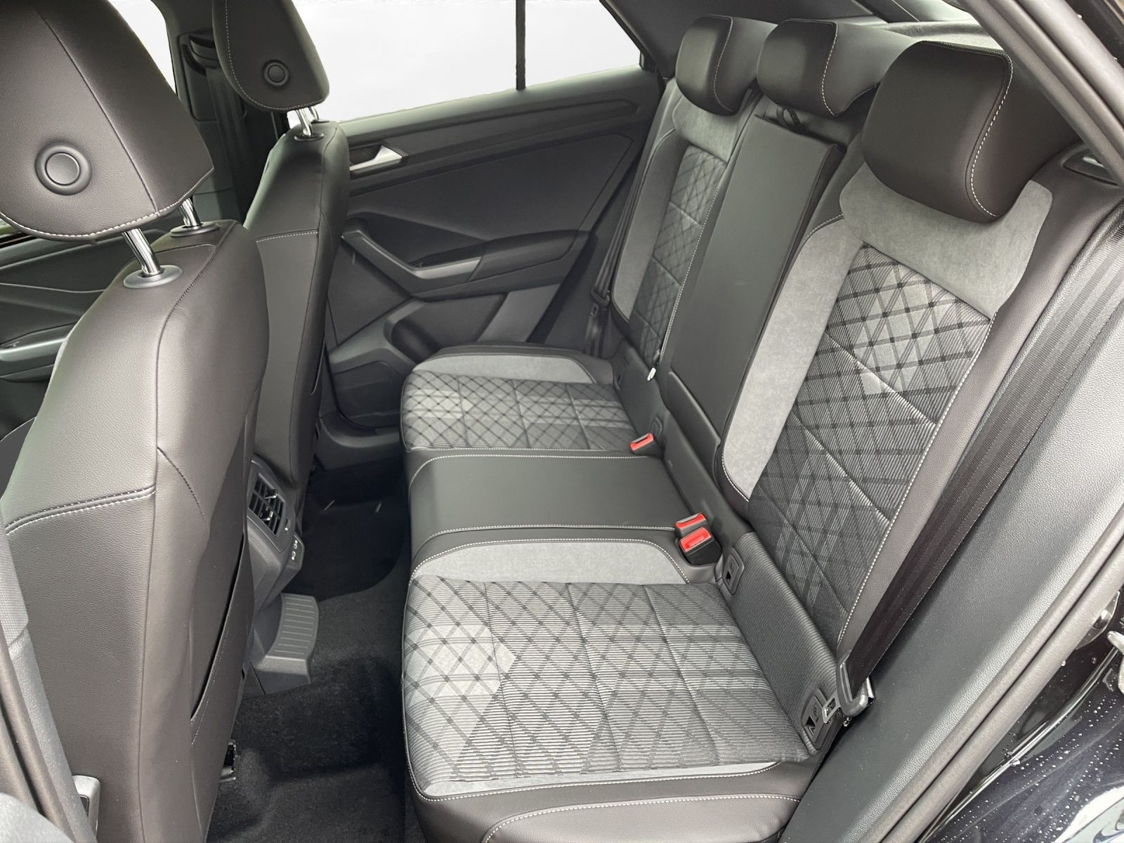 Volkswagen - T-Roc_13