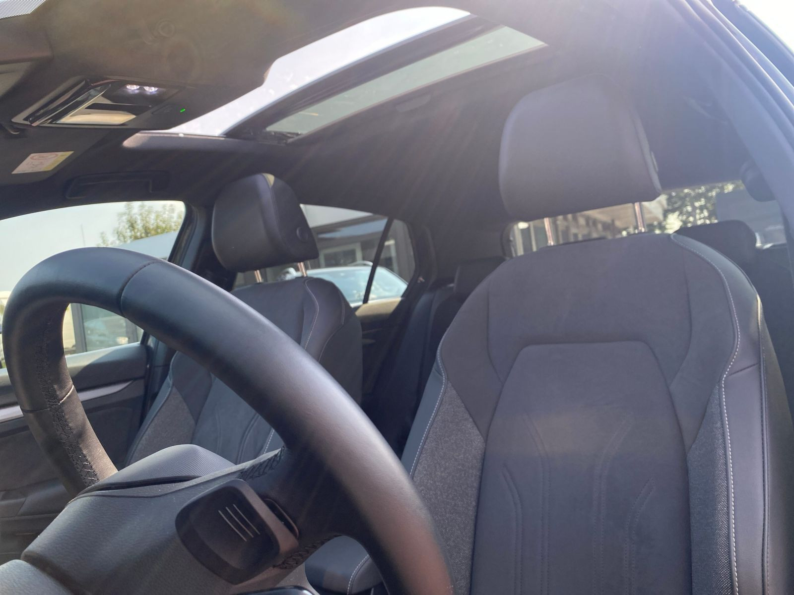 Volkswagen - Golf_11