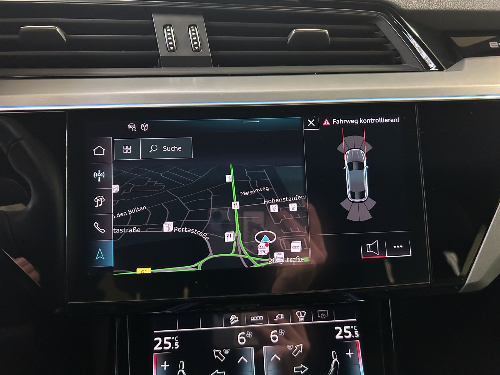 Audi - Q8 Sportback e-tron_23