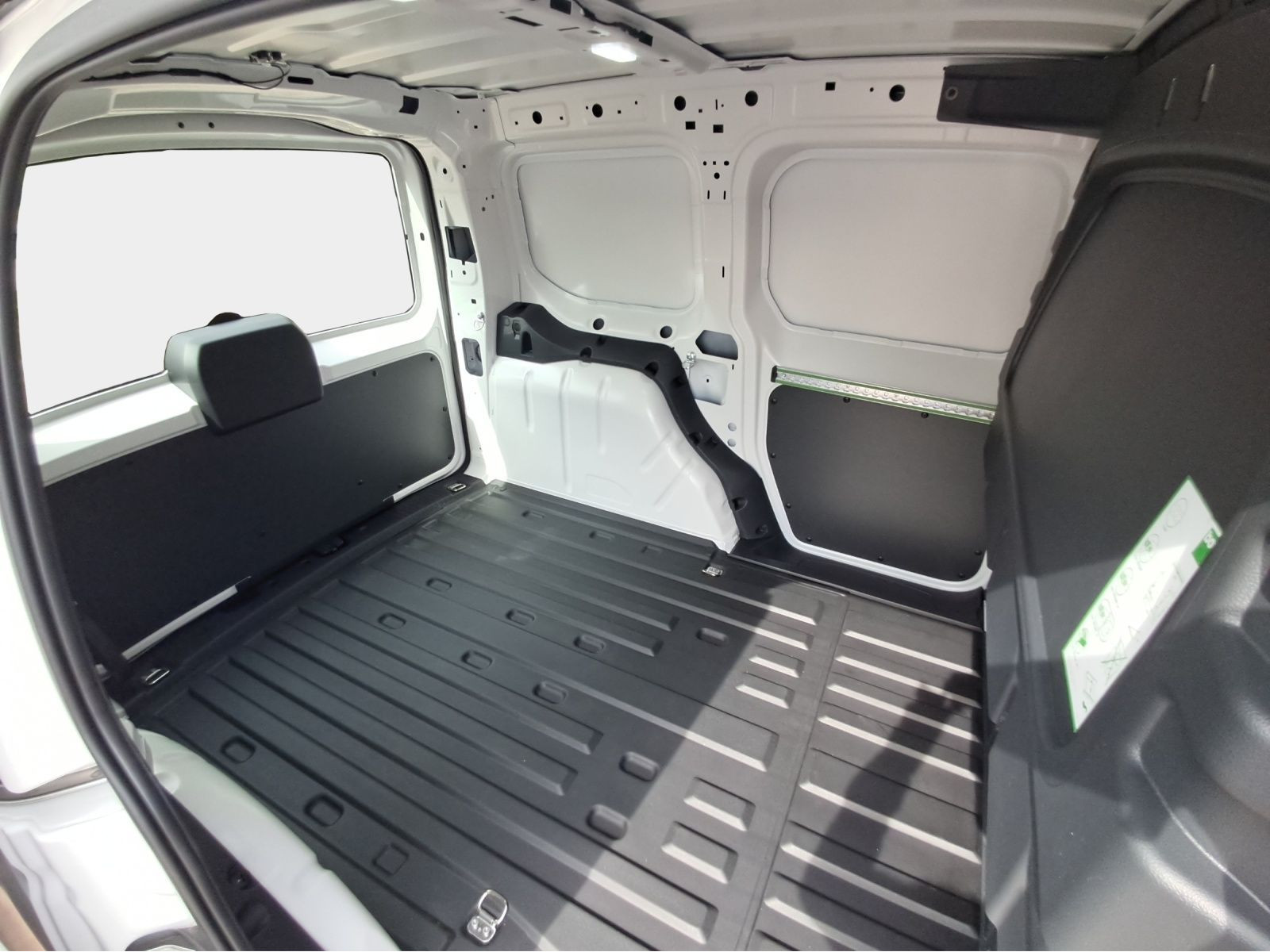 Volkswagen - Caddy Cargo_10