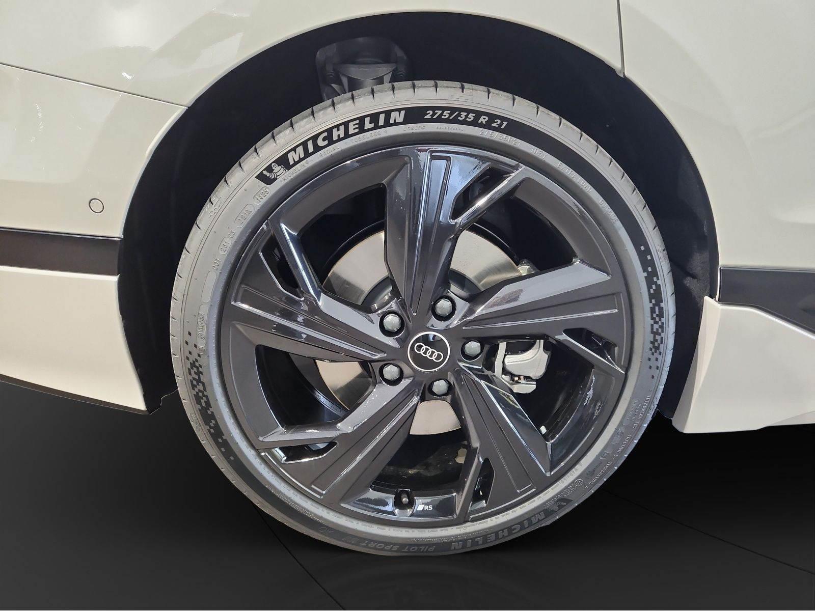 Audi - A6 Sportback e-tron_12