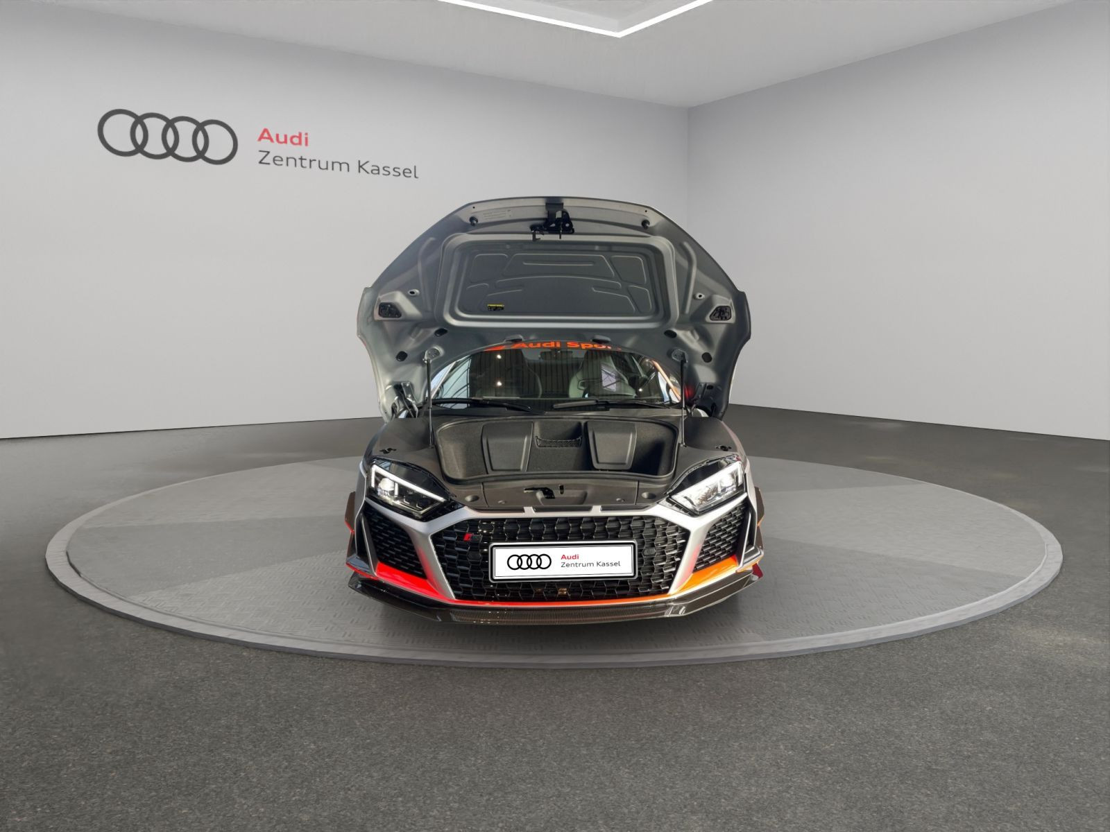 Audi - R8_3