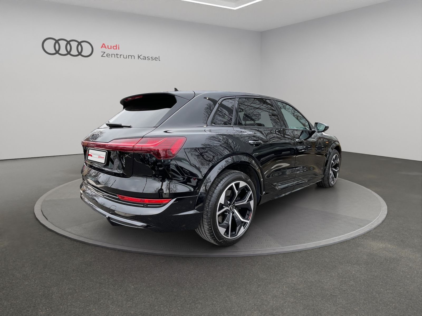 Audi - e-tron S_7