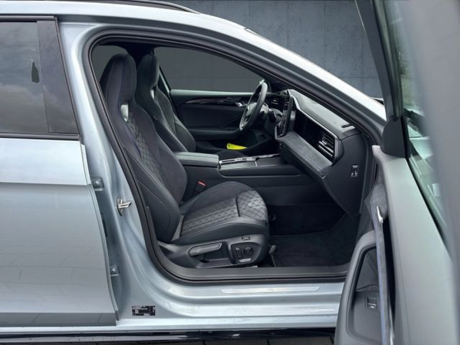 Volkswagen - Passat_19