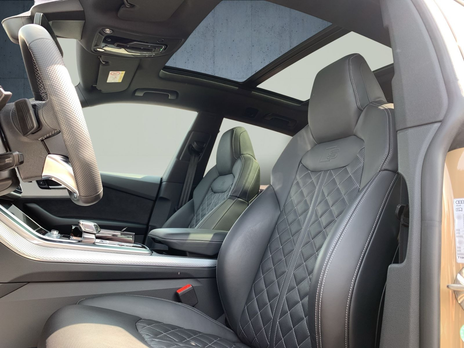 Audi - Q8_31