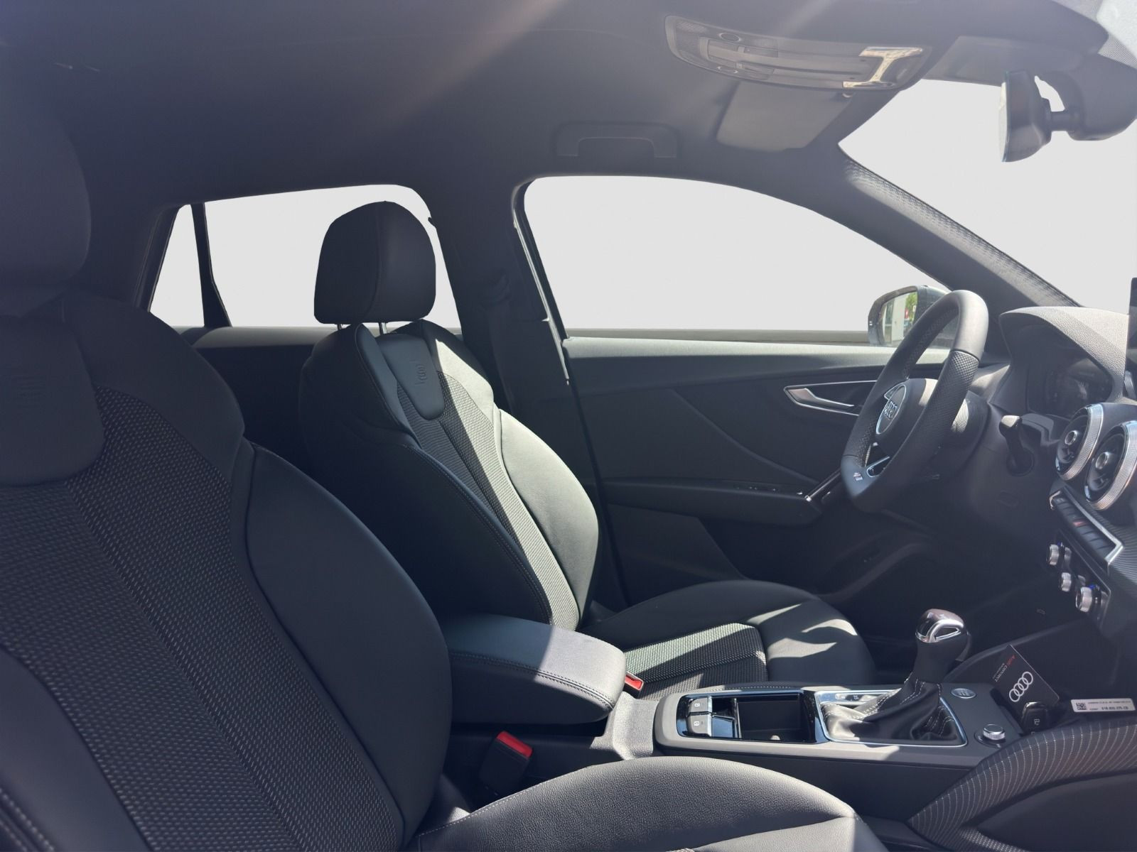 Audi - Q2_20