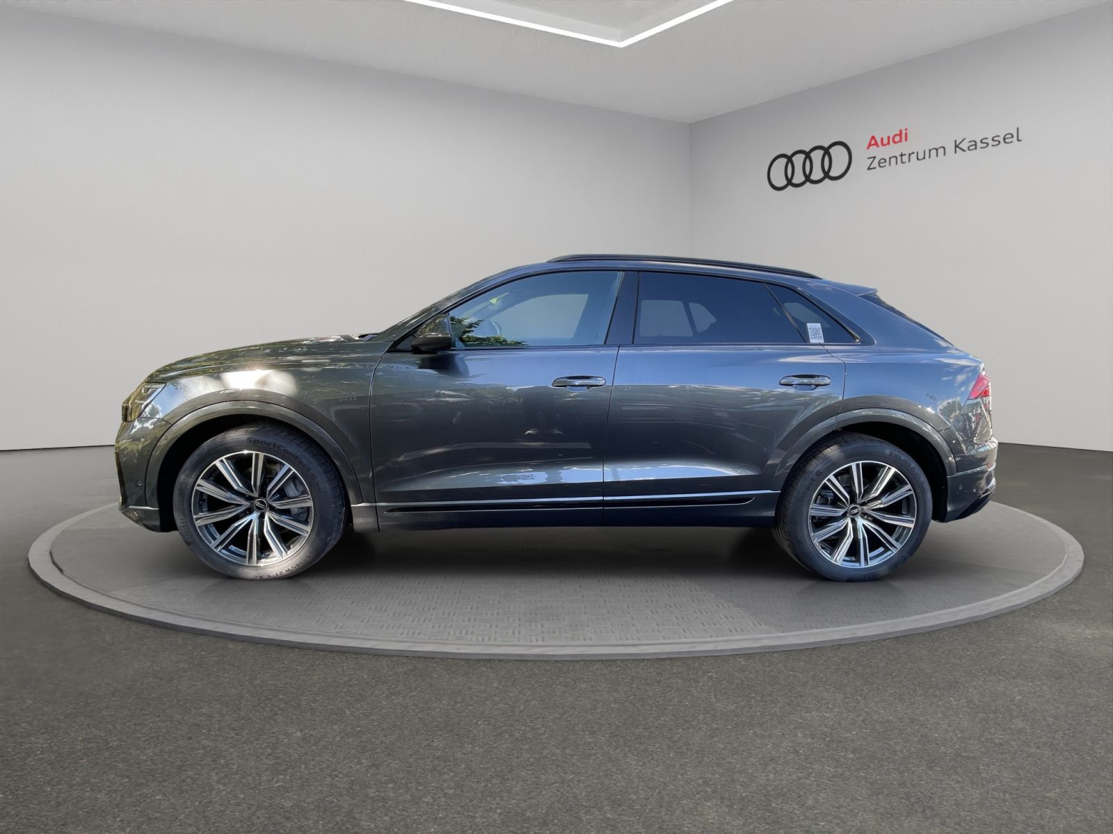Audi - Q8_4