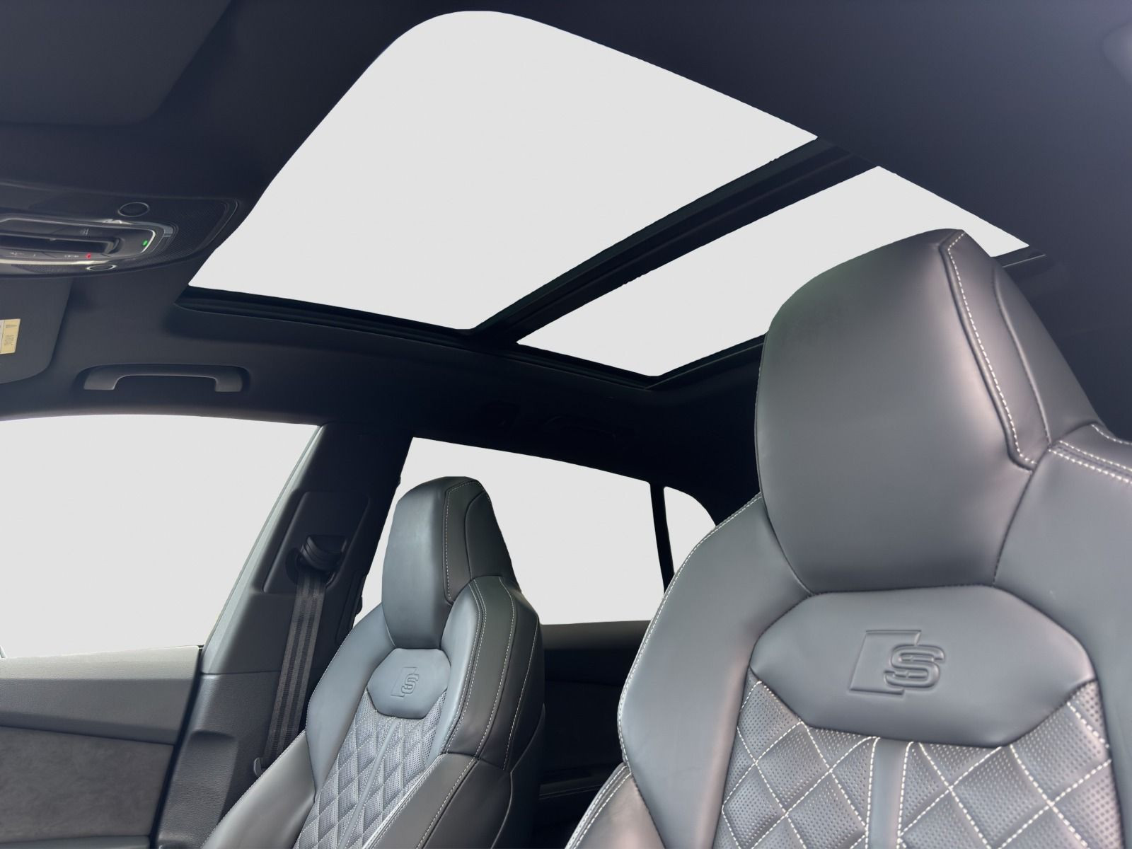 Audi - SQ8_17