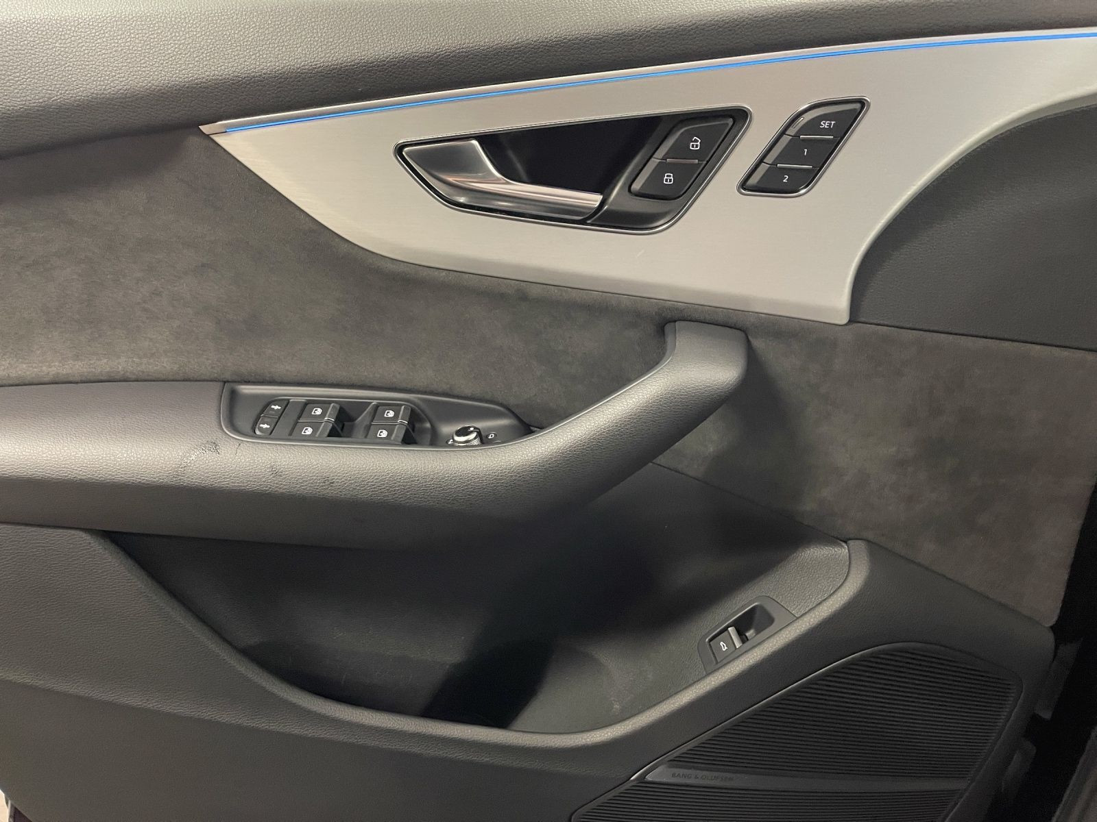 Audi - Q7_12