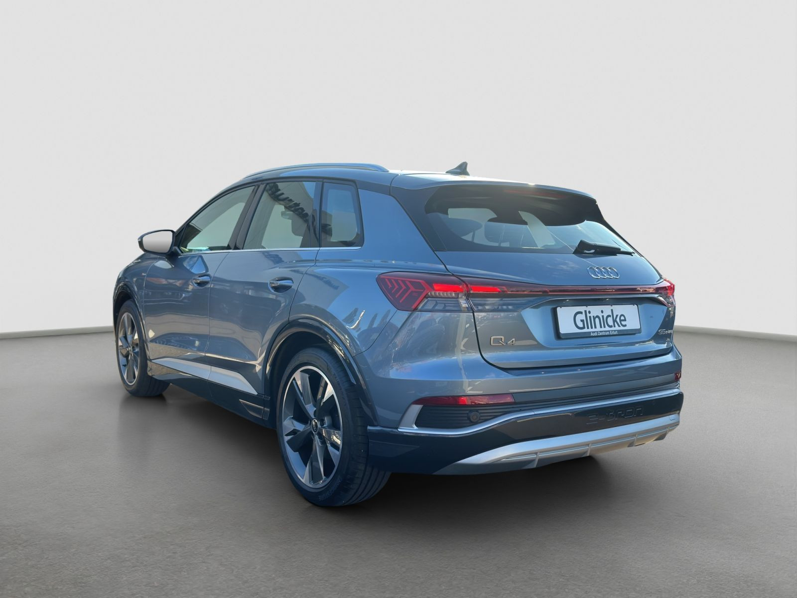 Audi - Q4 e-tron_4