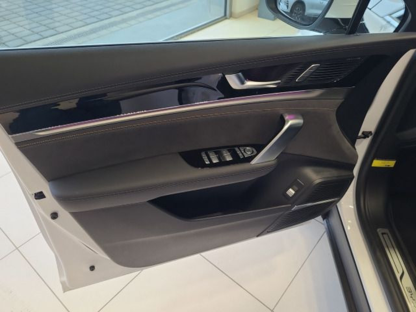 BYD - TANG_12