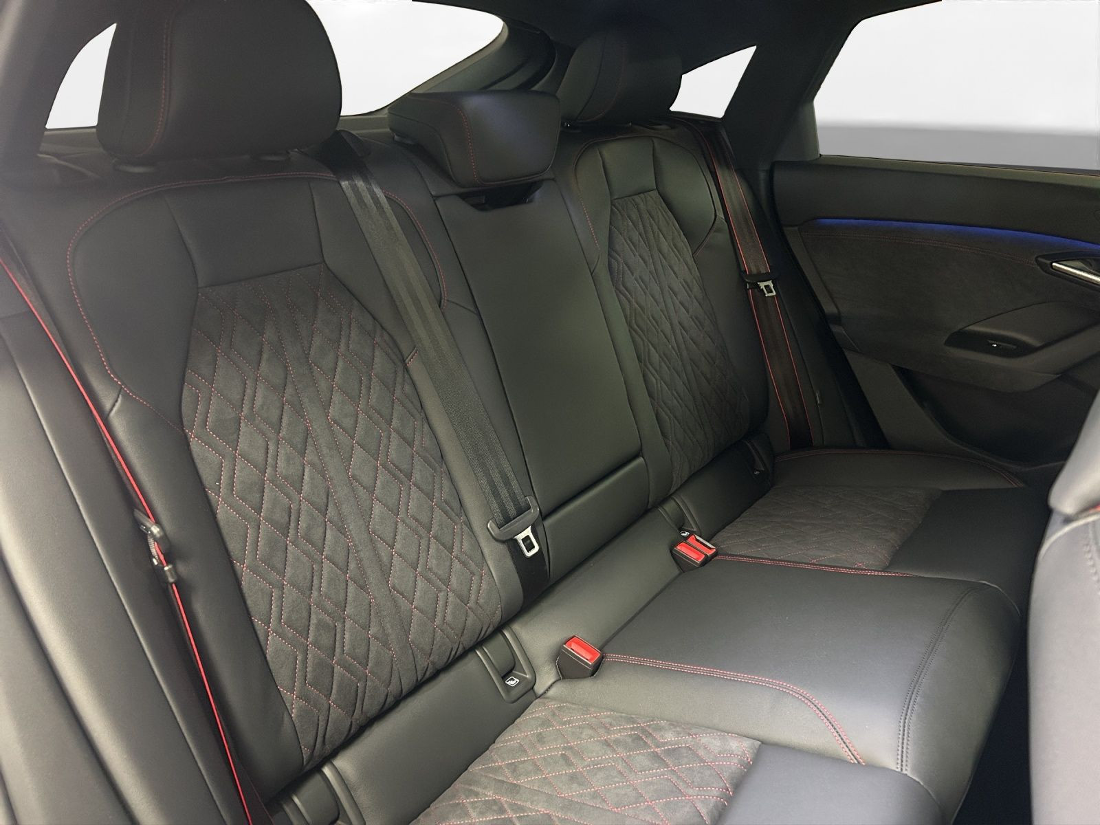 Audi - SQ6 Sportback e-tron_22