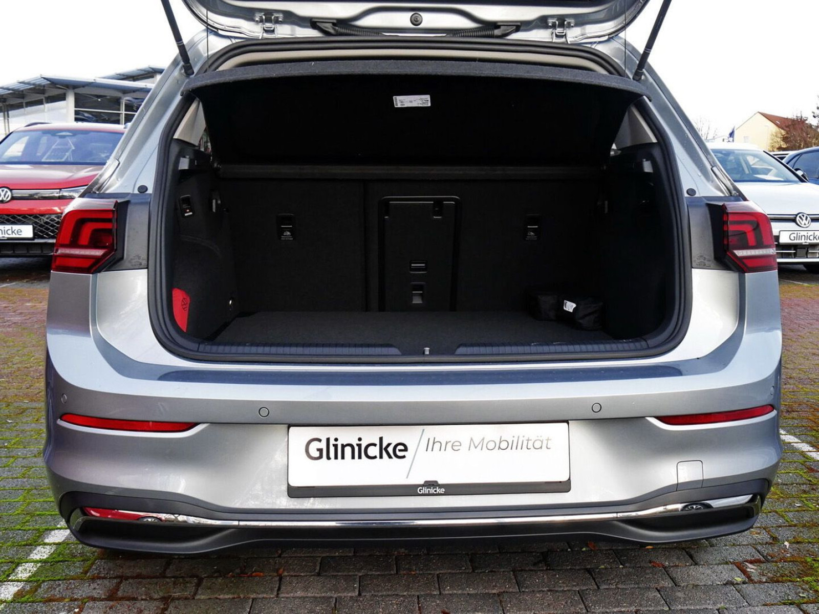 Volkswagen - Golf_8