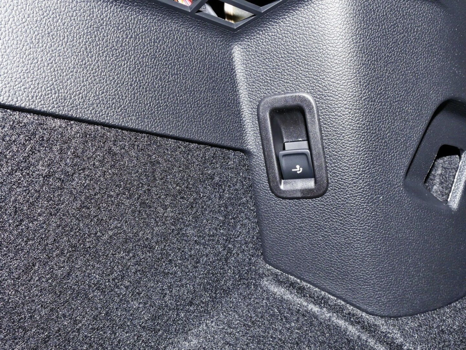Volkswagen - Golf_11